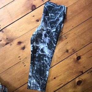Nike marble crop legging